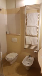 deluxe room - towel rack