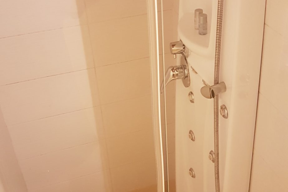 quadruple room - shower