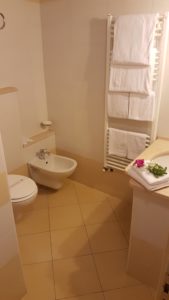 quadruple room - bathroom